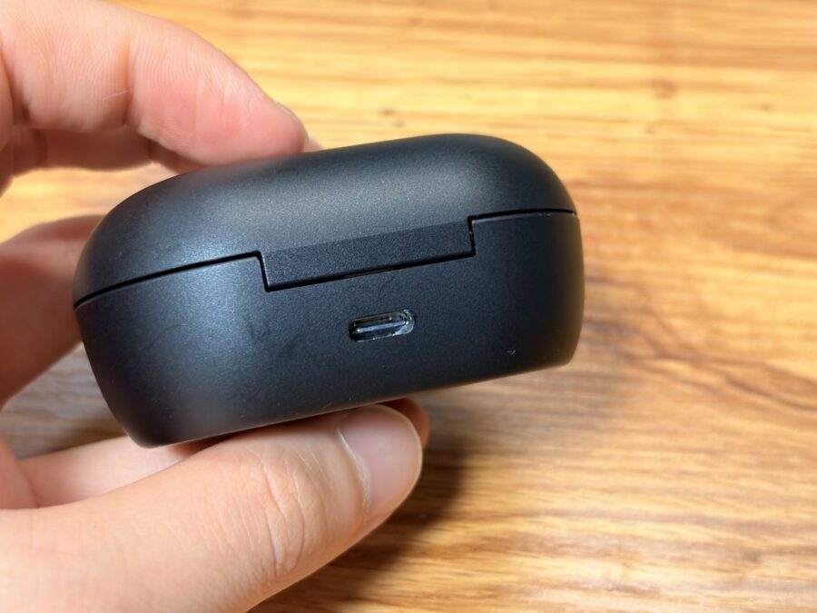 Bose QuietComfort Earbudsの充電ケースの厚みとUSB-C端子