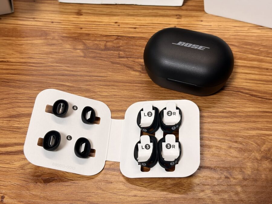 Bose QuietComfort Earbudsに付属するイヤーチップとスタビリティバンド(S/M/L)