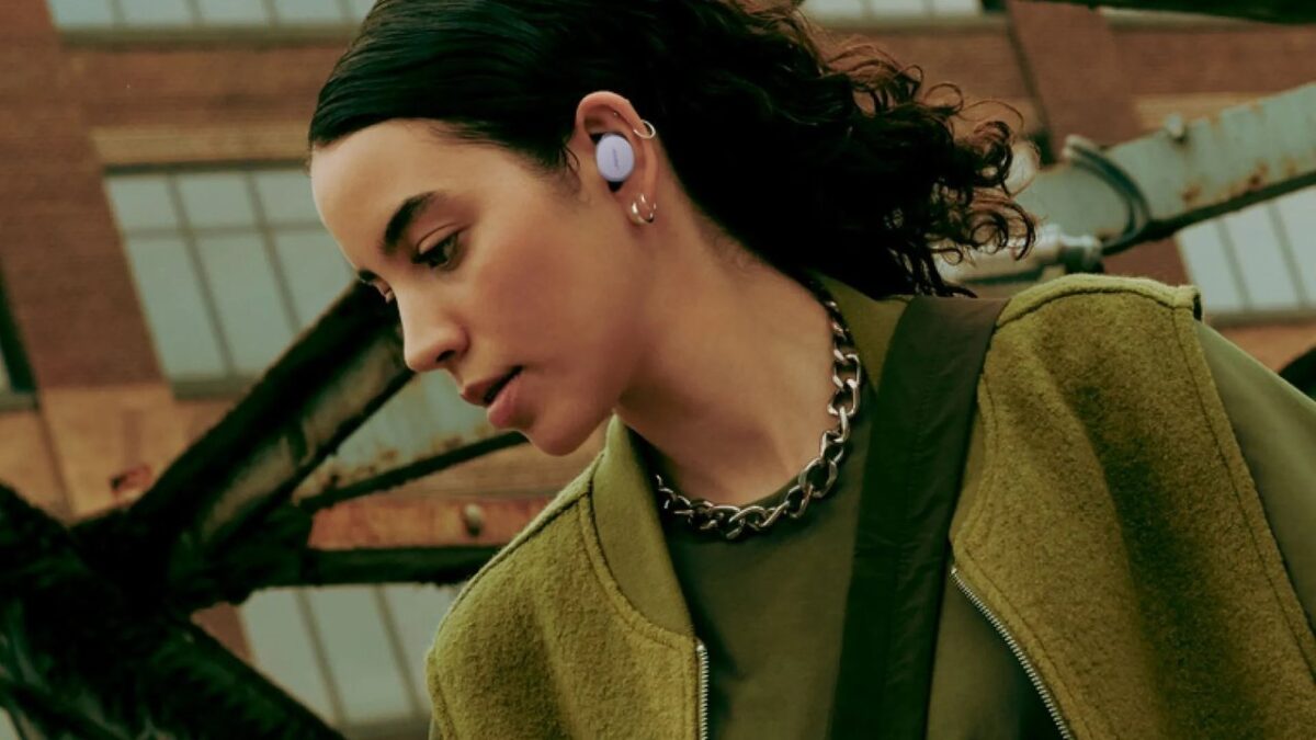 Bose QuietComfort Earbuds(2024年モデル)で音楽を楽しむイメージ